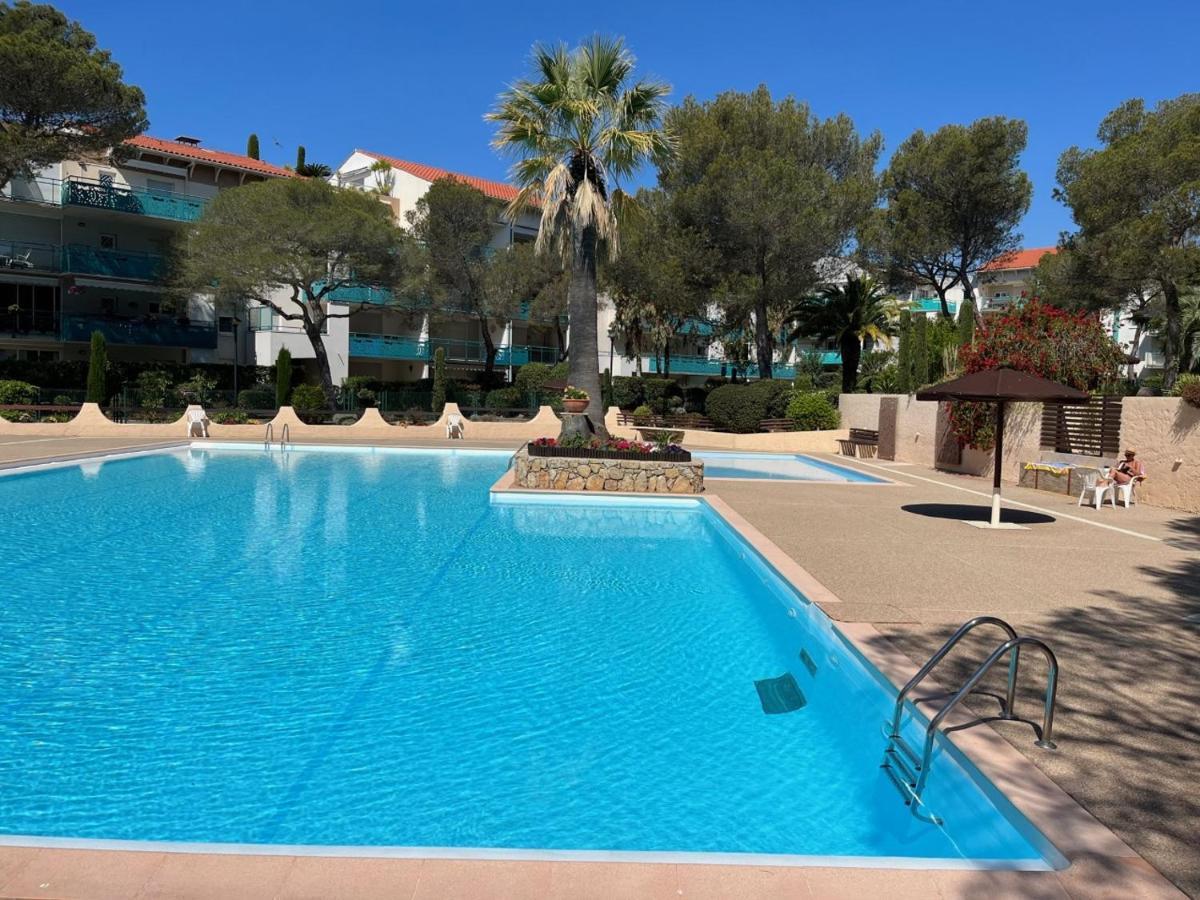 Saint-Raphael, Boulouris, F2 Dans Belle Residence 3 Piscines, Proche Bord De Mer ภายนอก รูปภาพ