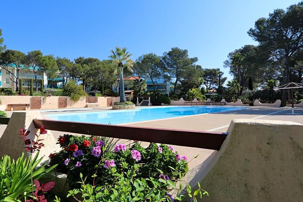 Saint-Raphael, Boulouris, F2 Dans Belle Residence 3 Piscines, Proche Bord De Mer ภายนอก รูปภาพ